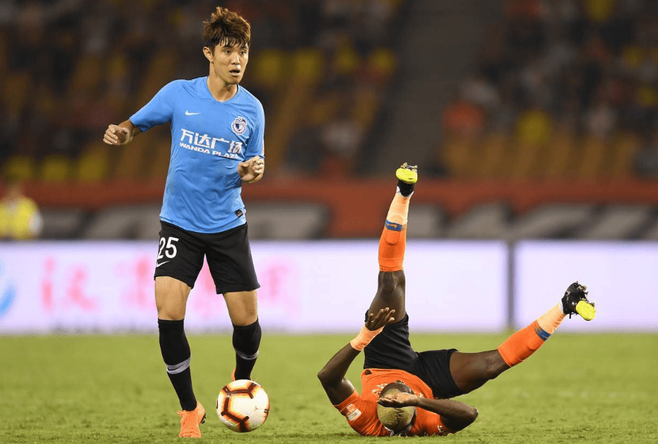 【华体会体育hth官方网站】
最新中超转会汇总：前国安主帅拒绝天价条约 大连人两名老臣离队(图6)